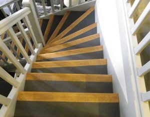 Béton ciré gris escalier
