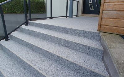 Moquette de pierres grise escalier
